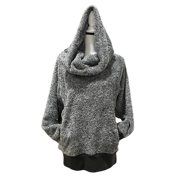 Te Verde Grey Cowl Neck Fleece Eyelash
Pullover Sweater Size M - Picture 9 of 16